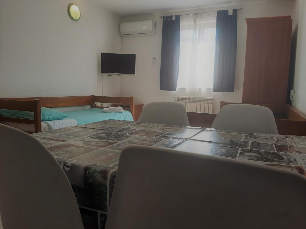 Apartments Barbara Gregovica พูลา ภายนอก รูปภาพ
