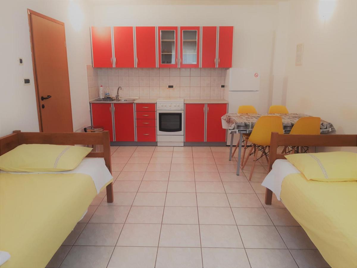 Apartments Barbara Gregovica พูลา ภายนอก รูปภาพ