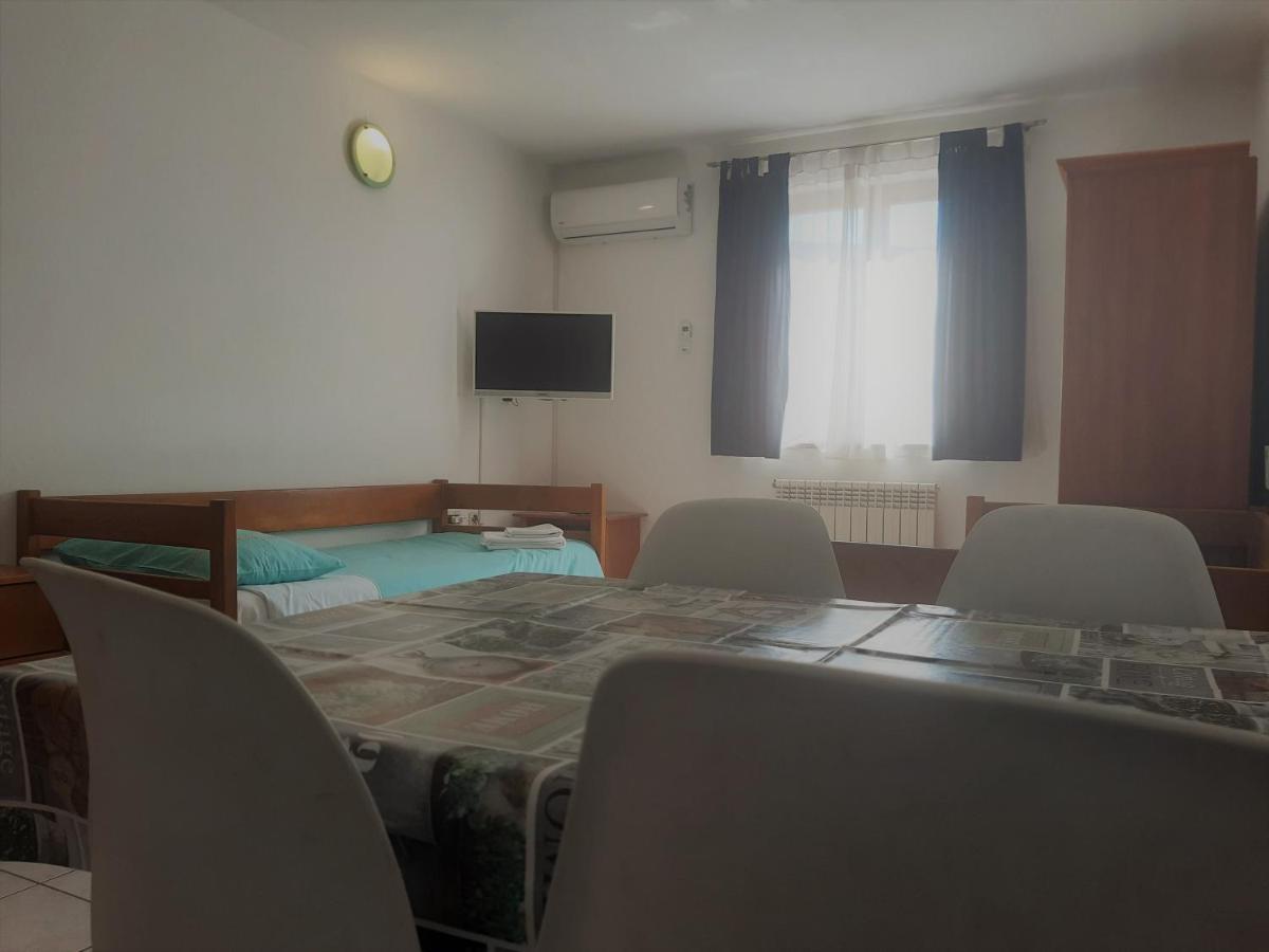 Apartments Barbara Gregovica พูลา ภายนอก รูปภาพ