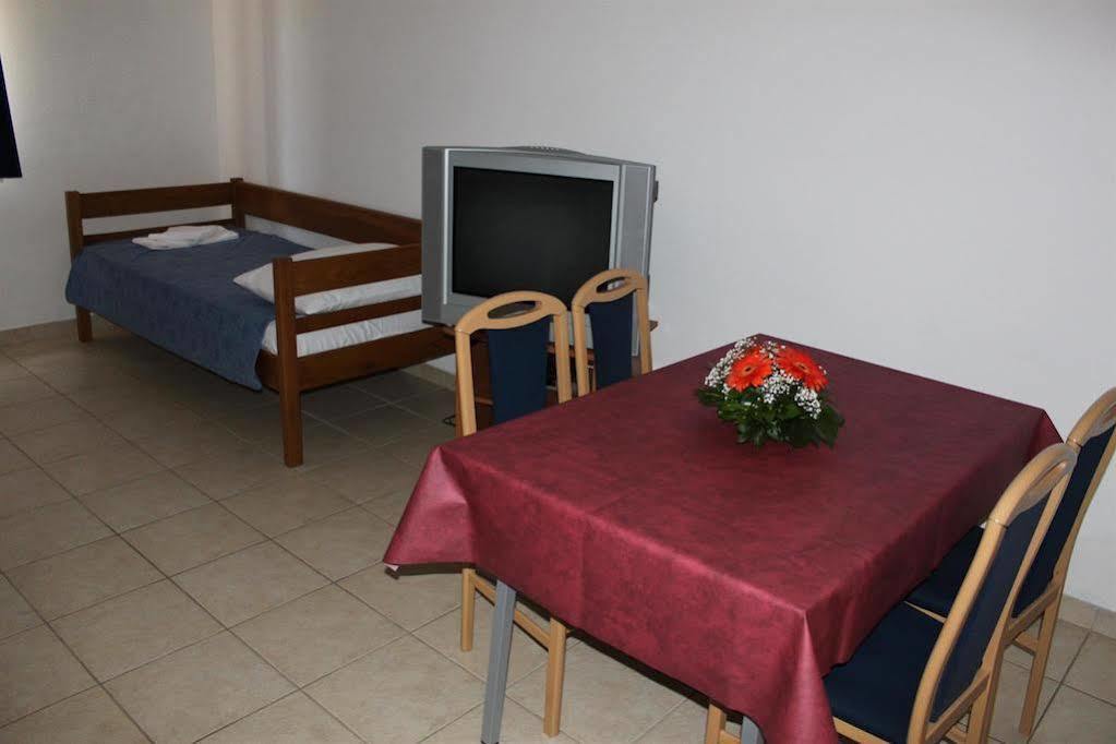 Apartments Barbara Gregovica พูลา ภายนอก รูปภาพ